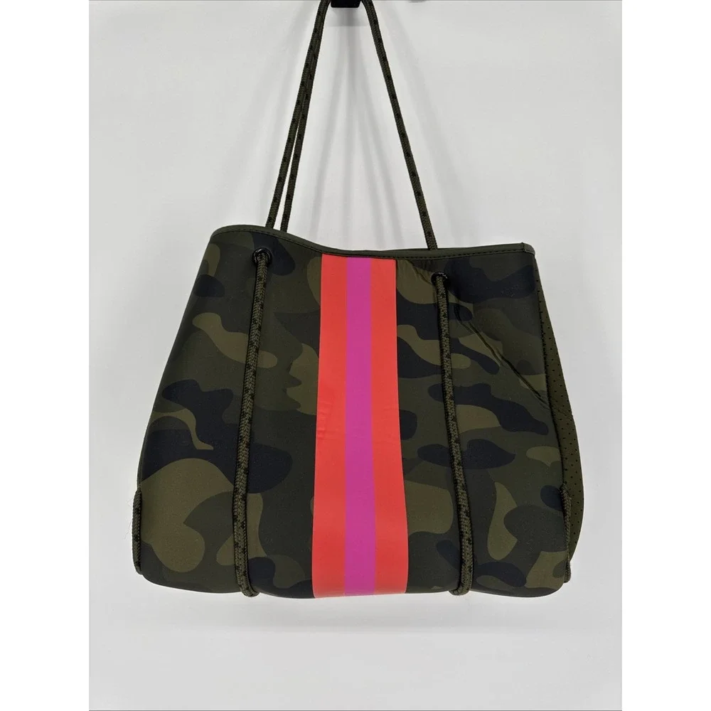 Social Threads Neoprene Large Camo Tote Bag Excellent Condition